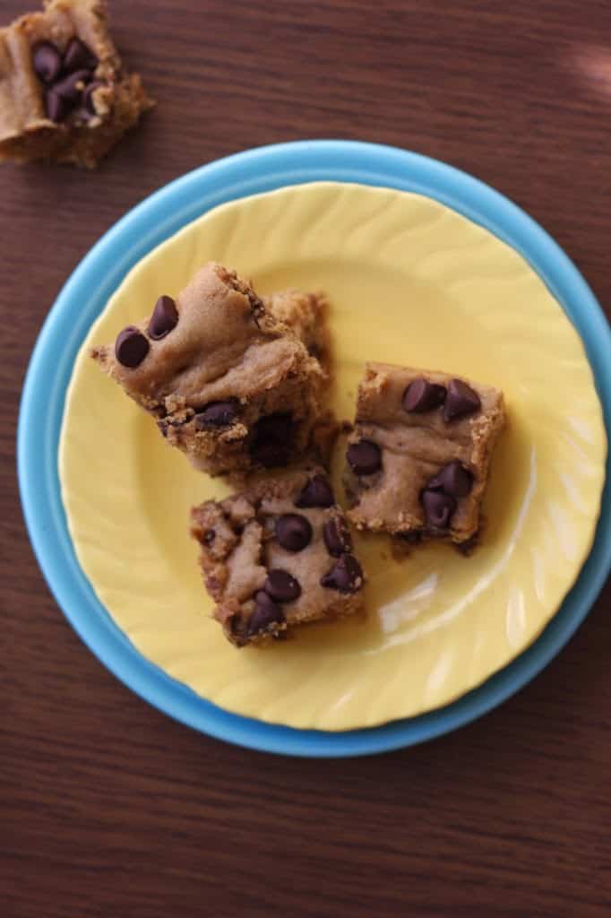 Aren't even blondies better with a little bit of chocolate? You'd never guess that they are gluten-free, vegan, and refined sugar-free too.